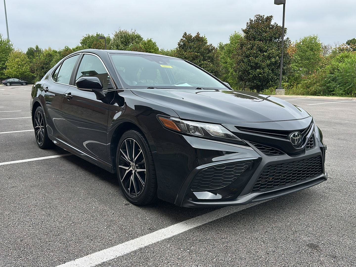 Used 2022 Toyota Camry SE FWD image 7