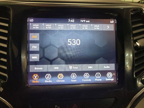 Used 2019 Jeep Cherokee Limited AWD/4WD image 25
