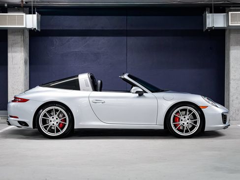Used 2018 Porsche 911 Targa 4S AWD/4WD image 2