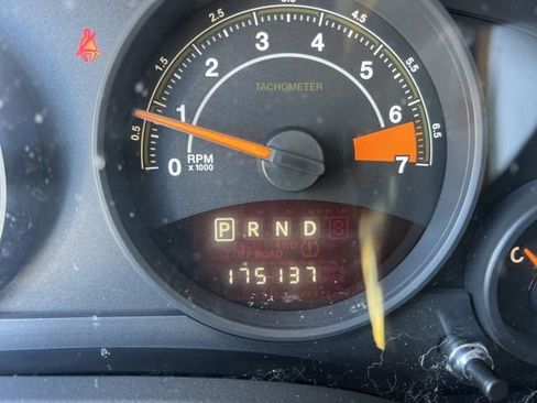 Used 2014 Jeep Patriot Latitude w/ Sun/Sound Group image 11