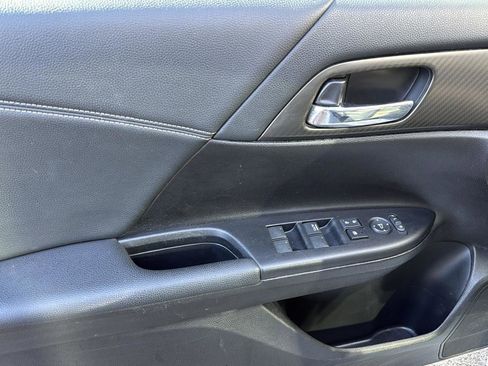 Used 2017 Honda Accord Sport image 11