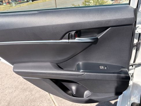 Used 2019 Toyota Camry SE image 28
