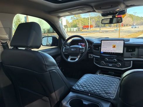 Used 2023 Ford Expedition XLT image 26