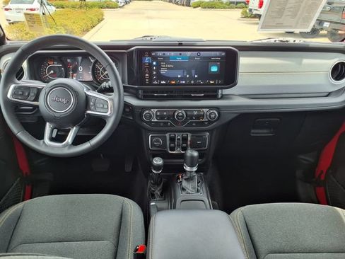 Used 2025 Jeep Wrangler Unlimited Sahara AWD/4WD image 20