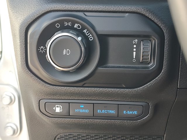 Used 2023 Jeep Wrangler Unlimited Sahara w/ Cold Weather Group AWD/4WD image 25