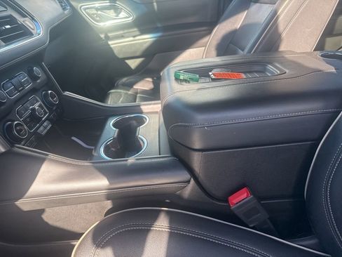 Used 2023 Chevrolet Suburban Premier image 21