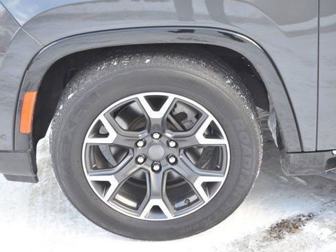 Used 2024 Jeep Wagoneer Series III image 12