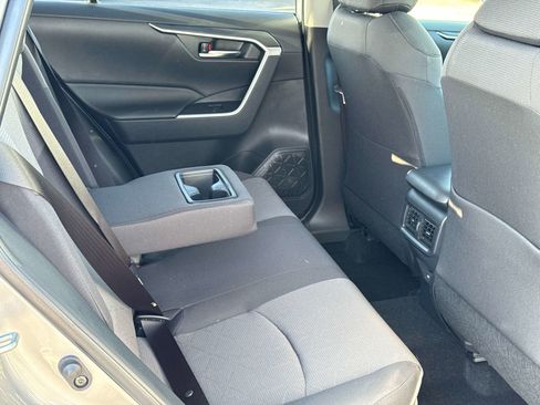 Used 2025 Toyota RAV4 XLE image 19
