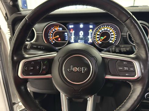 Used 2020 Jeep Wrangler Unlimited Sahara w/ Dual Top Group AWD/4WD image 23