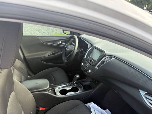 Used 2018 Chevrolet Malibu LS FWD image 4