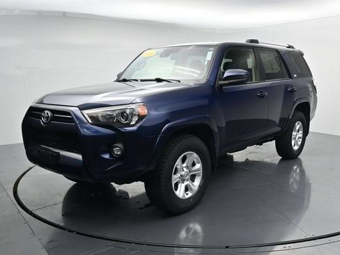Used 2024 Toyota 4Runner SR5 AWD/4WD image 4