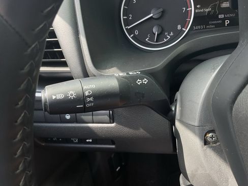 Used 2025 Nissan Rogue SV FWD image 29