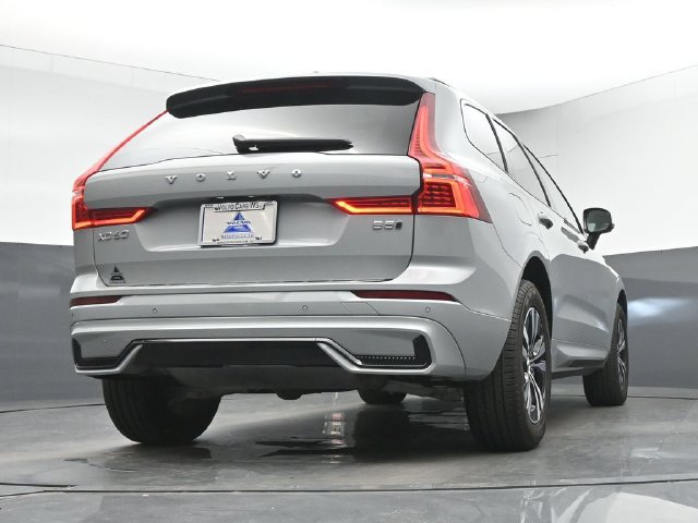 Used 2024 Volvo XC60 B5 Core w/ Protection Package Premier AWD/4WD image 16