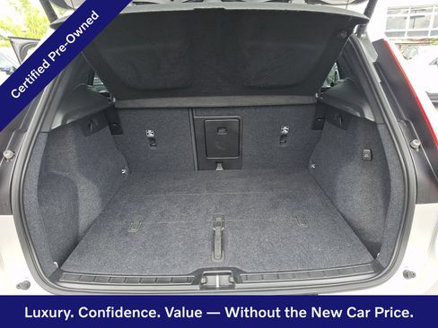 Certified 2023 Volvo XC40 B5 Plus AWD/4WD image 29