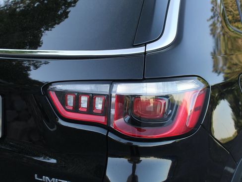 Used 2018 Jeep Compass Limited w/ Navigation Group AWD/4WD image 42