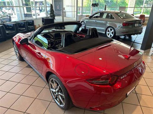 Used 2022 MAZDA MX-5 Miata Grand Touring RWD image 11