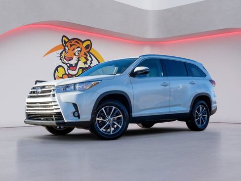 Used 2019 Toyota Highlander XLE image 1