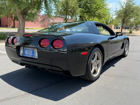 Used 1999 Chevrolet Corvette Coupe w/ Memory Pkg RWD image 9