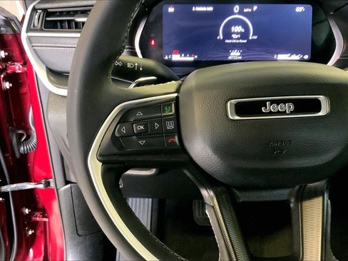 Certified 2025 Jeep Grand Cherokee Laredo X w/ Trailer Tow Package image 18