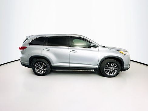 Used 2019 Toyota Highlander XLE FWD image 10