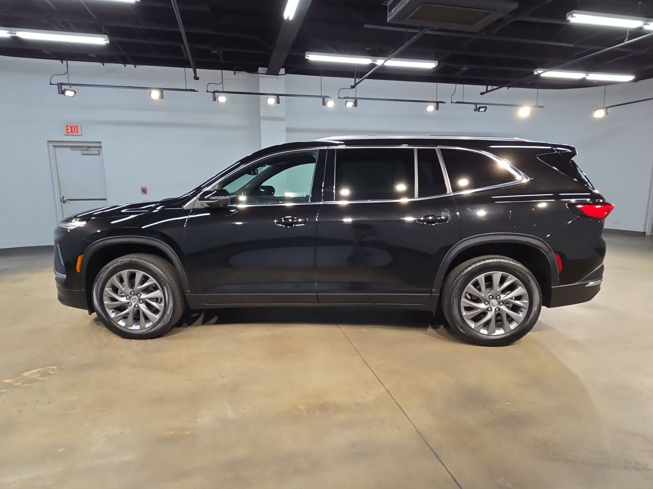 Used 2025 Buick Enclave Preferred FWD image 4