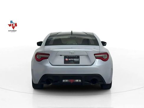 Used 2017 Toyota 86 image 8