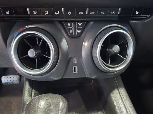Used 2020 Chevrolet Blazer LT FWD image 23