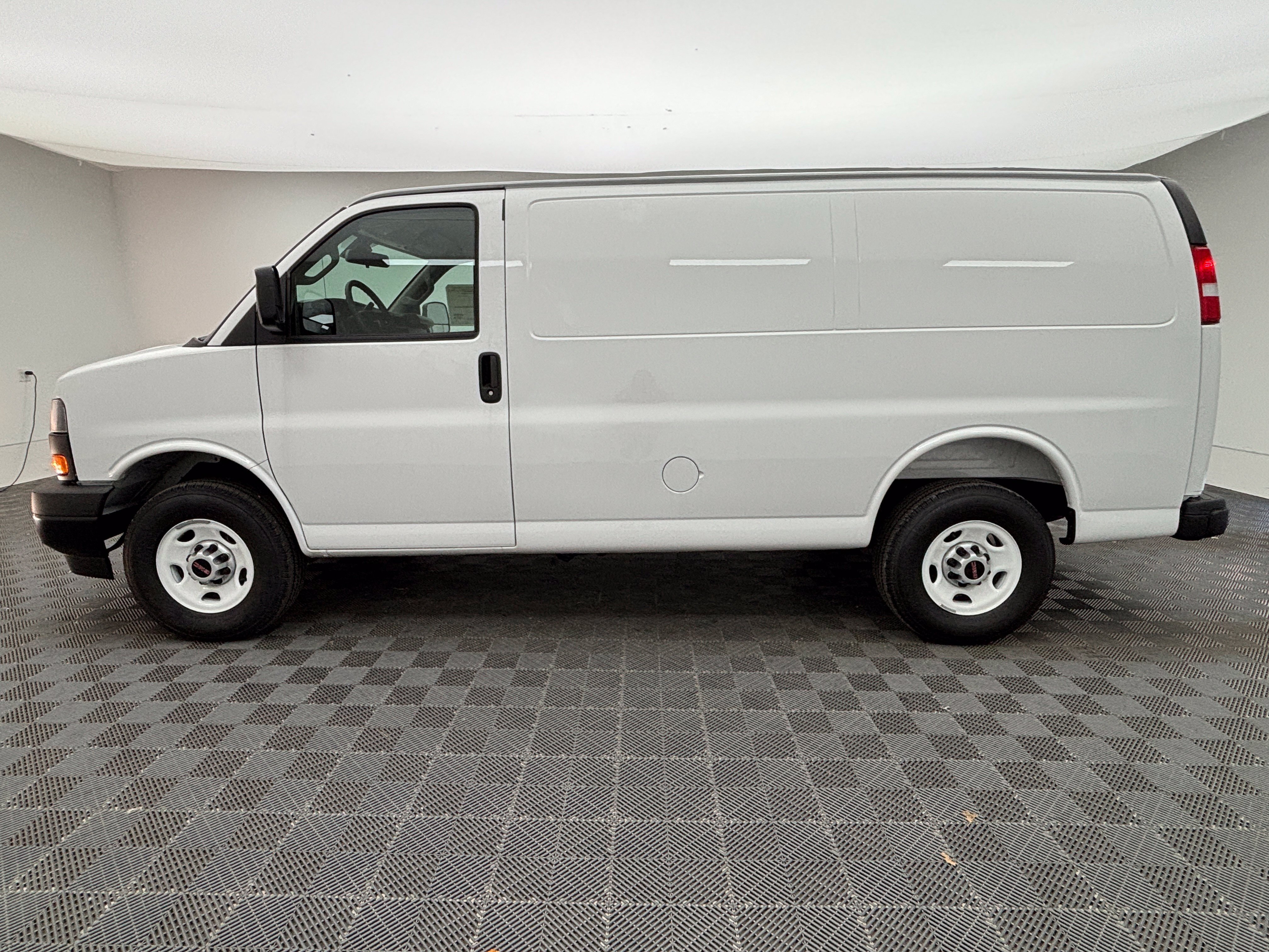 New 2026 GMC Savana 2500 w/ Driver Convenience Package RWD image 9