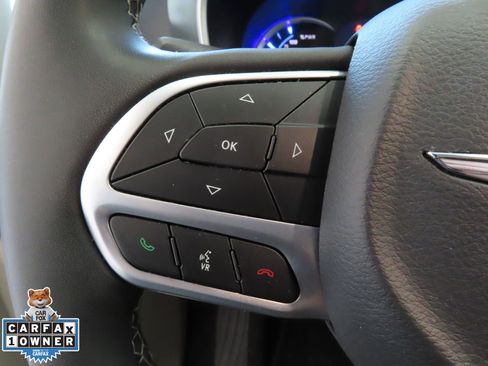 Used 2024 Chrysler Pacifica Select image 14