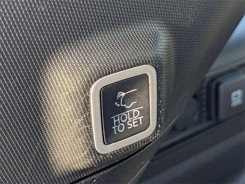 Used 2024 Jeep Grand Cherokee Limited image 31