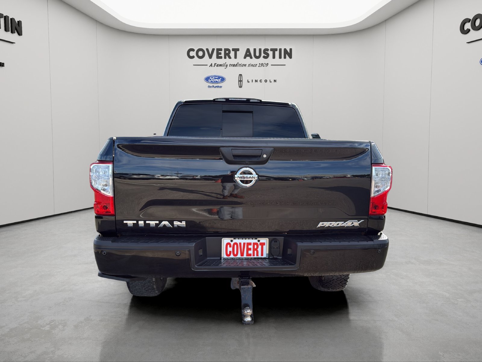 Used 2018 Nissan Titan PRO-4X w/ Pro-4x Convenience Package AWD/4WD image 4