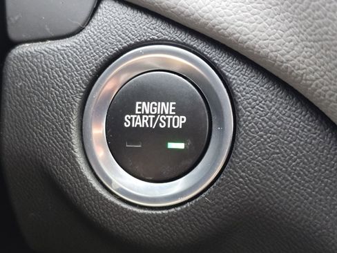 Used 2023 Chevrolet Equinox LT image 27