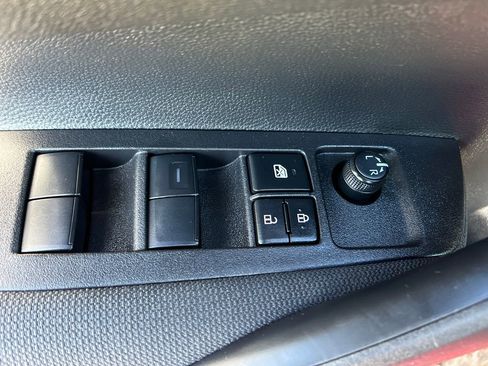 Used 2025 Toyota Corolla LE image 12