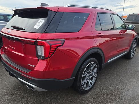 Used 2025 Ford Explorer Platinum w/ Ultimate Package AWD/4WD image 3