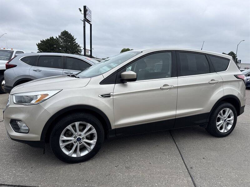 Used 2017 Ford Escape SE AWD/4WD image 2