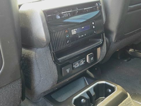Used 2023 Jeep Wagoneer Series II w/ Convenience Group I AWD/4WD image 21