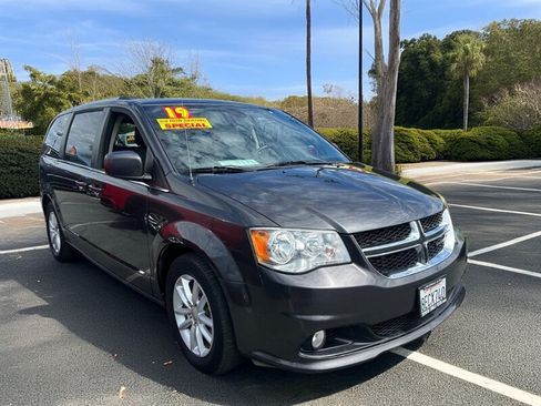 Used 2019 Dodge Grand Caravan SXT FWD image 1