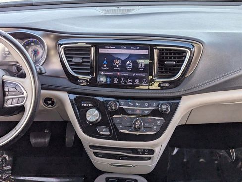 Used 2018 Chrysler Pacifica Limited w/ Advanced Safetytec Group image 14