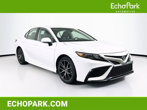 Used 2024 Toyota Camry SE FWD image 1