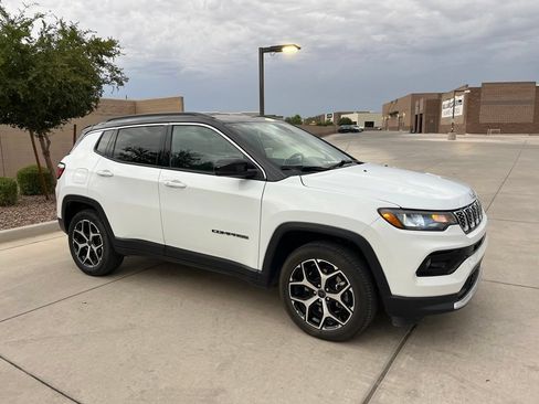 Certified 2025 Jeep Compass Limited AWD/4WD image 5