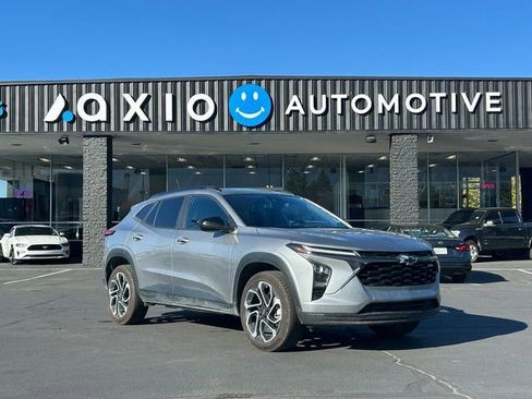 Used 2024 Chevrolet Trax RS w/ Driver Confidence Package image 1