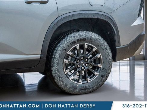 Used 2025 Chevrolet Traverse Z71 AWD/4WD image 39