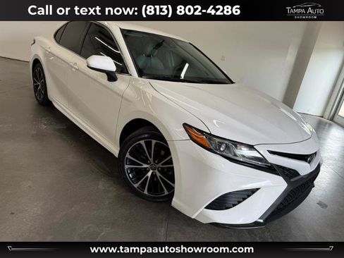 Used 2019 Toyota Camry SE FWD image 1