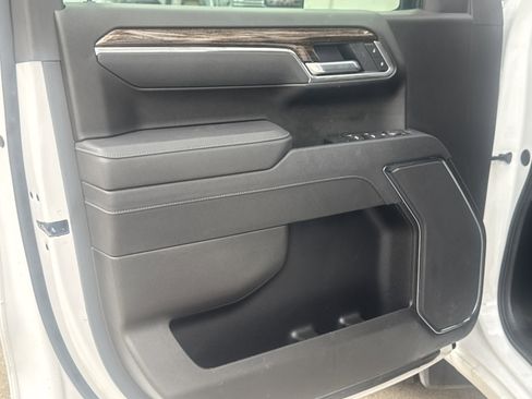 Used 2025 GMC Sierra 1500 Elevation image 3