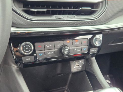 Used 2025 Jeep Compass Trailhawk AWD/4WD image 27