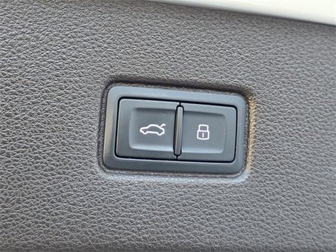 Used 2018 Audi Q7 3.0T Prestige image 15