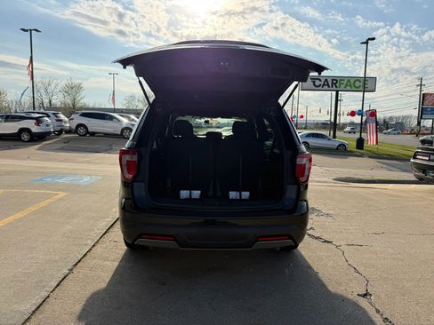 Used 2019 Ford Explorer XLT AWD/4WD image 12