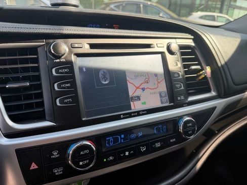 Used 2017 Toyota Highlander SE AWD/4WD image 42