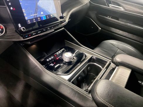 Used 2024 Jeep Wagoneer L Series III w/ Flexible Seating Group image 21