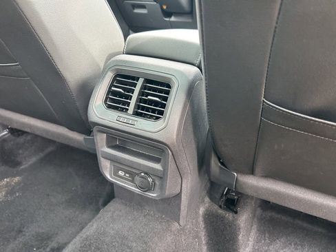 Used 2023 Volkswagen Tiguan SE image 47